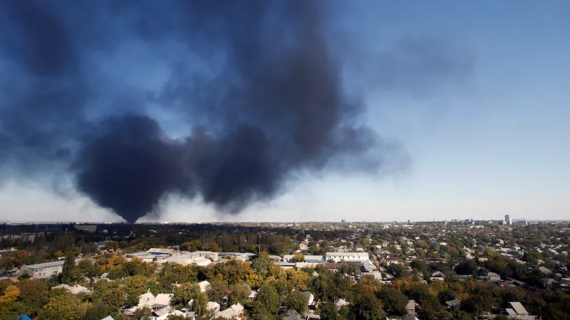 Kouř nad doněckým letištěm