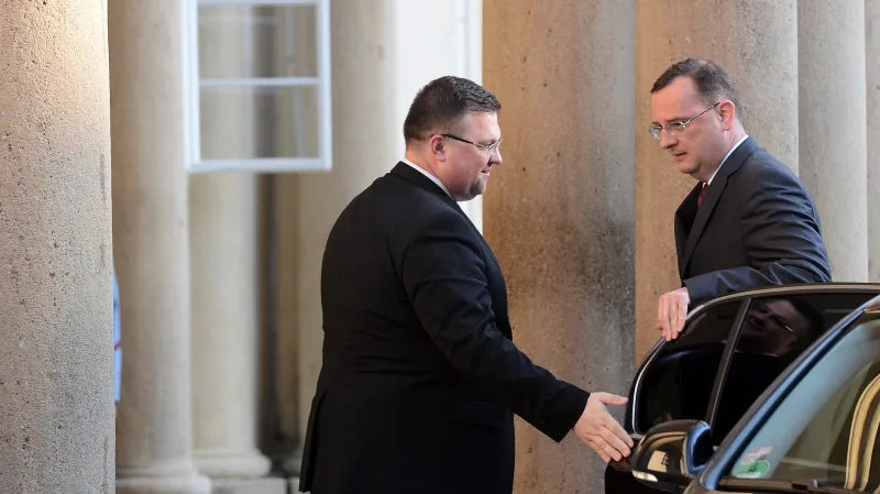 Petr Nečas přijíždí na večeři na Pražském hradě
