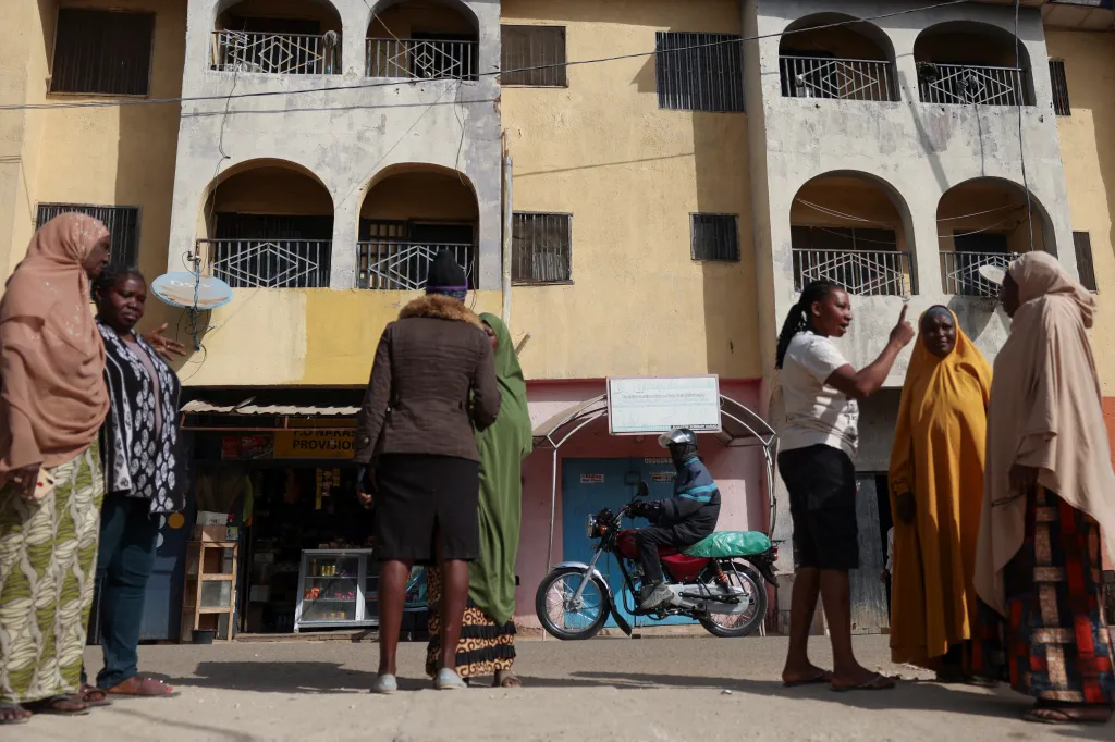 Výsledky mluví samy za sebe. Kultismus z komunity prakticky zmizel. Užívání drog pokleslo. Počet kapesních krádeží, kdysi velmi častých, se drasticky snížil. Obchody, které kdysi zůstávaly otevřené i po půlnoci, nyní zavírají dříve, což je známkou obnoveného pořádku