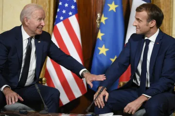 Biden se Macronovi kvůli ponorkám neomluvil, ale uznal, že se USA zachovaly neobratně