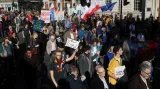 Lidé v ulicích Londýna volají po referendu o dohodě k brexitu