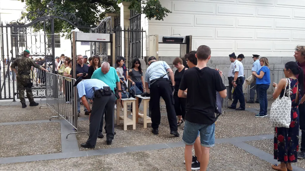 Bezpečnostní rámy na Pražském hradě