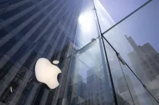 Hodnota Applu jako první americké firmy přesáhla dva biliony dolarů