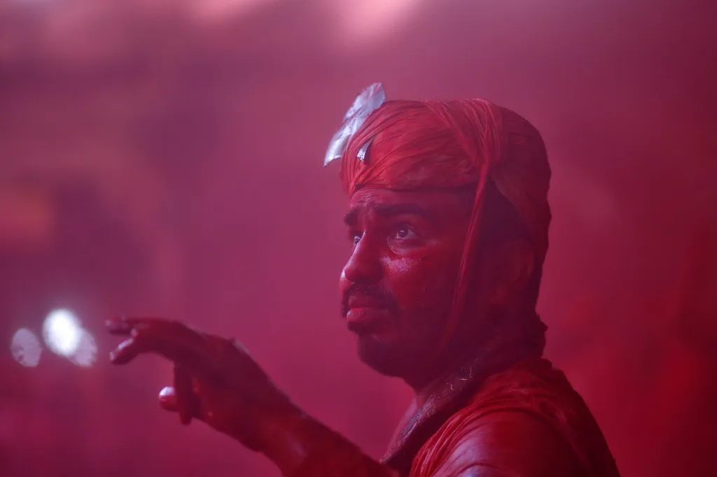 Oslava hinduistického svátku barev Hólí v indickém městě Barsana