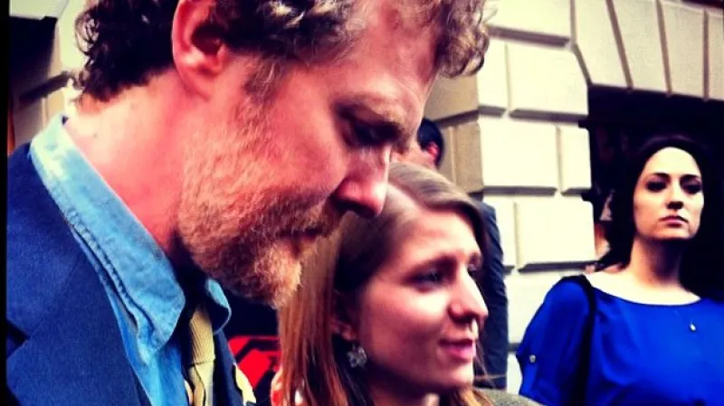 Glen Hansard a Markéta Irglová na brodwayské premiéře muzikálu Once