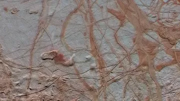 Povrch měsíce Europa nasnímaný americkou planetární sondou Galileo
