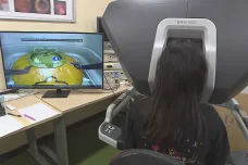 Medici si v soutěži vyzkoušeli operaci pomocí robotů