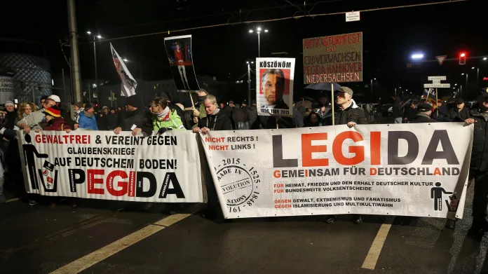 Přívrženci Legidy protestují proti přijímání uprchlíků