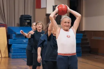 Paže tuž, ideálům služ! Dobrý život sokola Bendy inspiruje v kinech