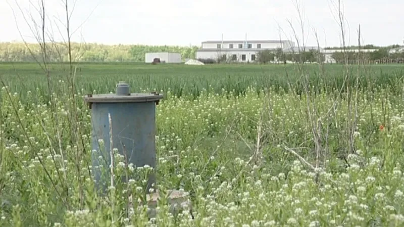 Oba vrty jsou v místní části Pastviny