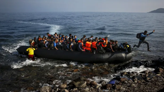 Uprchlíci připlouvají na řecké ostrovy