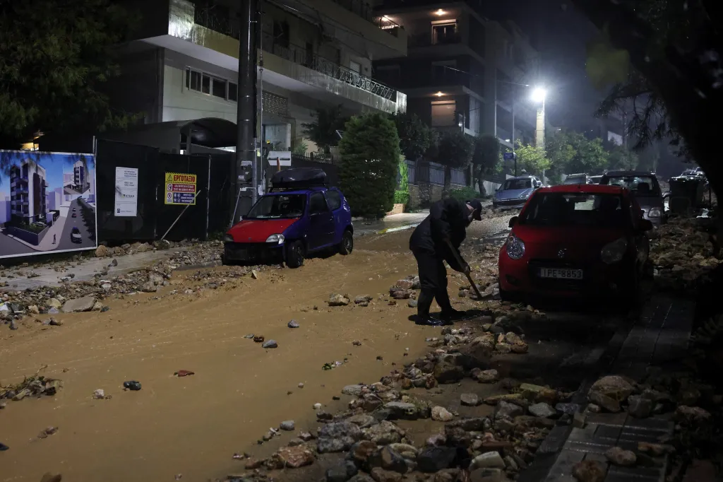 Následky bouře v Athénách