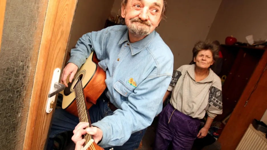 Kocábova kytara, kterou věnoval bezdomovci, zmizela