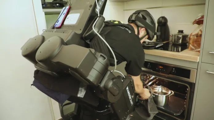 Testování nového robotického systému, který by měl usnadnit život handicapovaným