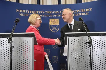 Ministři obrany V4 se shodli na společné deklaraci, zahrnuje pomoc Ukrajině