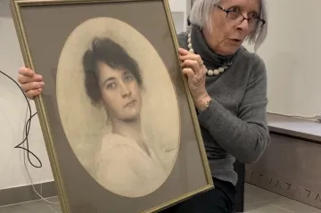 Přivezla jsem babičku domů, řekla Ann Altmanová při předání obrazu židovskému muzeu v Brně