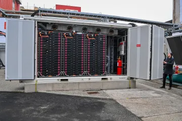 Ve Vítkovicích začala fungovat největší baterie v Česku