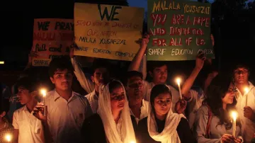 Lidé se modlí za Malalaj Júsufzaiovou