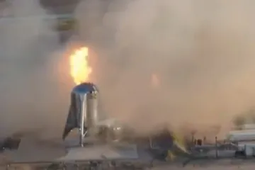 Muskův Starhopper vzhůru neposkočil. Začal hořet a test musel být přerušen