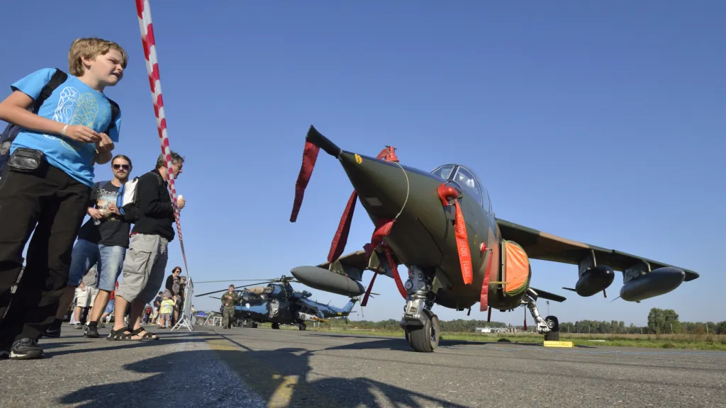 Generál využíval k přesunu lehký bojový letoun Alpha Jet