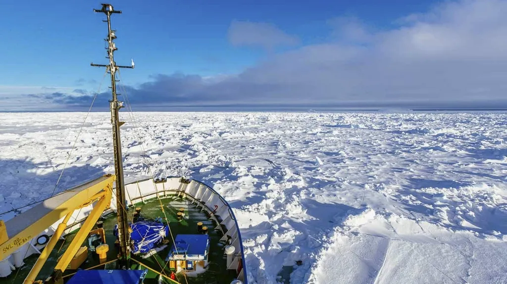 Foto pořízené z paluby lodi Akademik Šokalskij