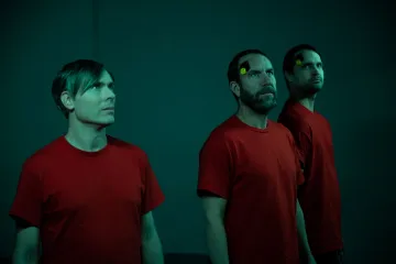 Tata Bojs se stali hologramy, aby o sobě natočili sci-fi dokument