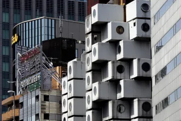 Co buňka, to jeden byt. Po padesáti letech půjde k zemi ikonická budova Nakagin v Tokiu