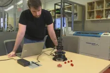 Vědci představili sebe-vědomé roboty. Umí se opravit i trénovat své schopnosti