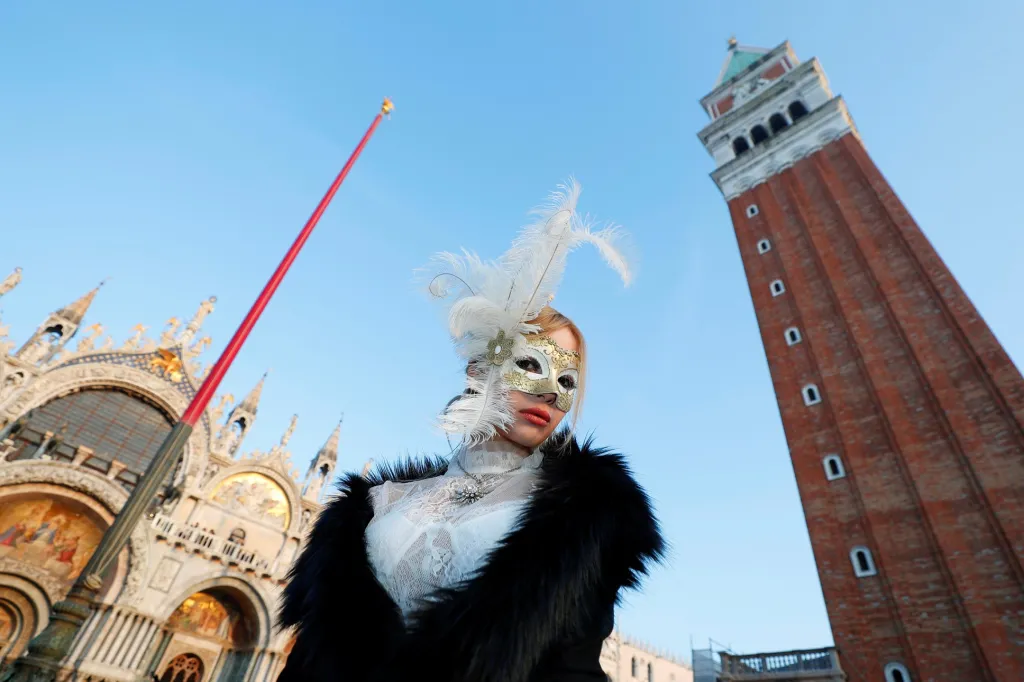 V Benátkách začal tradiční karneval, jeho letošním motivem je „láska“