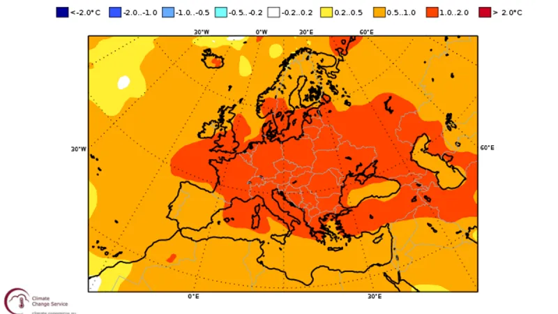 Multimodelová sezonní předpověď odchylky průměrné letní teploty od dlouhodobého průměru – většina kontinentu by měla mít odchylku za celé léto mezi jedním a dvěma °C