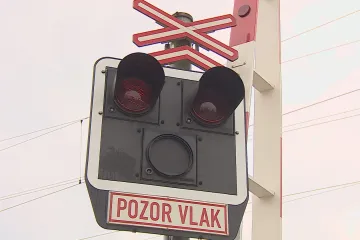 Od tragédie je dělily okamžiky. Řidič autobusu, který uvízl na přejezdu, skončil před soudem