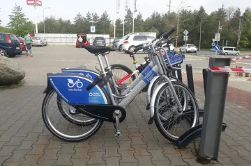 S aplikací Lítačka a časovým kuponem na MHD si lidé v Praze mohou půjčit i některá sdílená kola