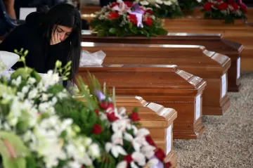 Italské Amatrice zahalil smutek. Místní se rozloučili s oběťmi zemětřesení