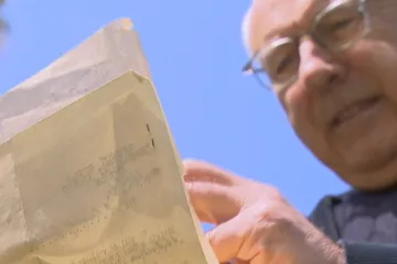 Brit chce dokázat, že jeho otec byl Čechoslovák. Komplikují to Benešovy dekrety