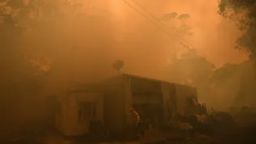 Plameny už zničily v Austrálii na sedm set domů