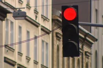 Už nikdy červená! Praha chystá systém, který umožní hasičům nebo sanitkám ovládat semafory