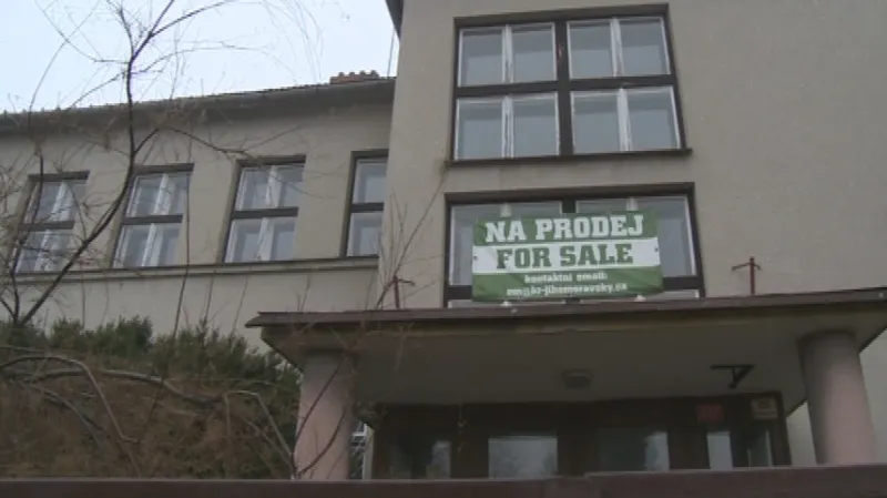 Prázdná školní budova