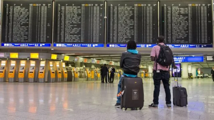 Reportáž: Německou stávku letištního personálu pocítli i Češi