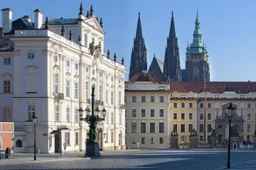 Reportéři ČT: Církev nevýhodně dala k užívání pozemek, který jí už nepatřil. Roli zřejmě hrály známosti s Hradem