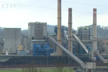 Peking oznámil úmysl snižovat spotřebu uhlí, elektrárny ale staví dál