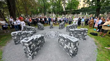 Odhalení památníku Návrat kamenů