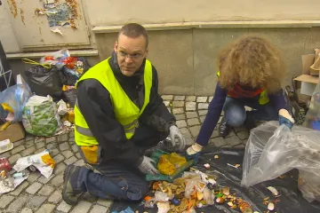 Zbraně proti černým skládkám: důkladní úředníci, popelnice zdarma i levný svoz odpadu