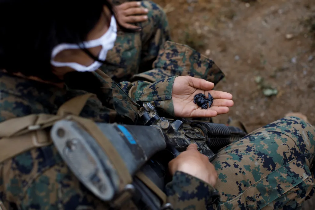 Americká armáda prolomila poslední genderové bariéry. Ženy procházejí tvrdým "mariňáckým" výcvikem, stejně jako muži, na námořní základně Pendleton v Kalifornii