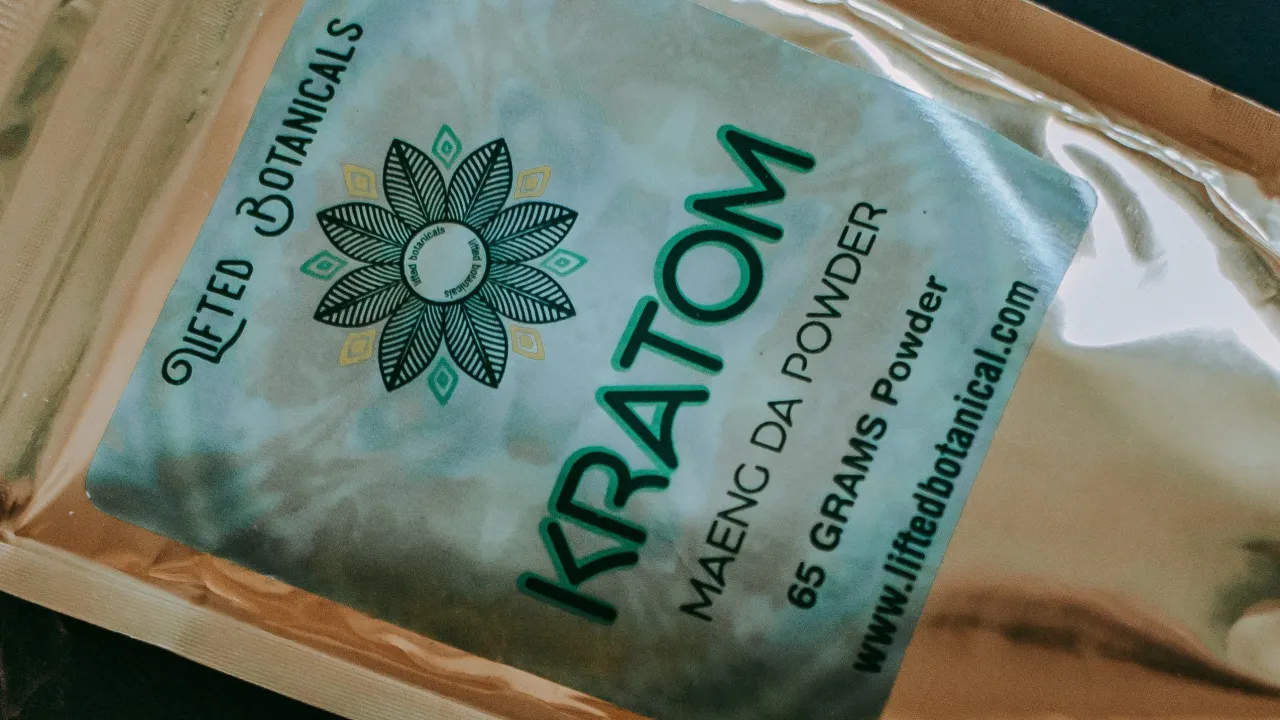 ▷ Senát schválil nová pravidla pro nakládání s kratomem — ČT24 — Česká  televize