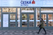 Česká spořitelna vykázala menší zisk. Loni pokračoval úbytek příjmů z poplatků a provizí