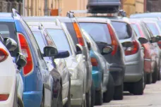V Českých Budějovicích by chtěl parkovat každý. Od listopadu budou moci jen místní