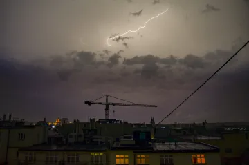 Česko zasáhnou silné bouřky, hrozí krupobití i rozvodnění menších řek