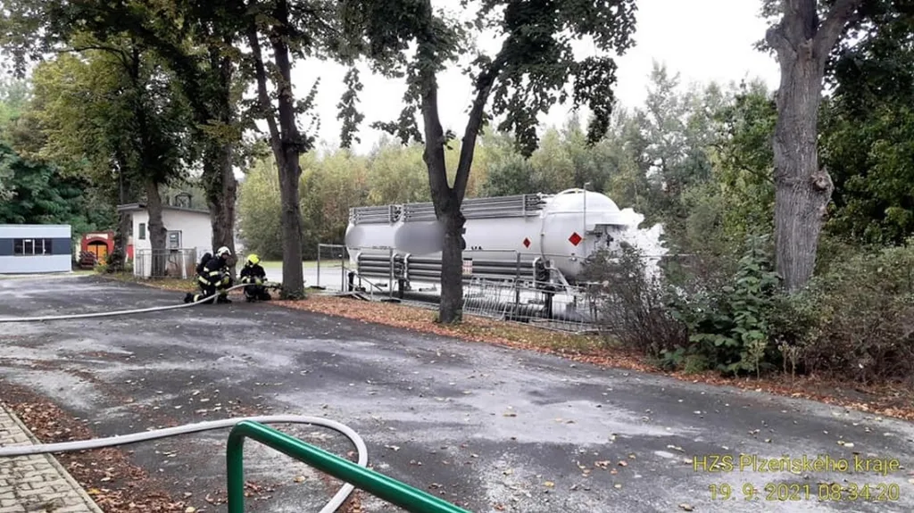 Únik plynu z vyrovnávací nádrže ve Zbůchu na Plzeňsku