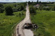 Dva české dobrovolníky podezřívá NCOZ z rabování na Ukrajině, píše iRozhlas