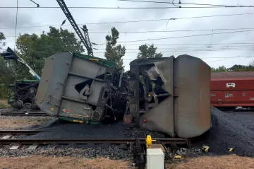 U Teplic ráno vykolejil nákladní vlak. Nehoda se obešla bez zranění, škoda je asi 10 milionů